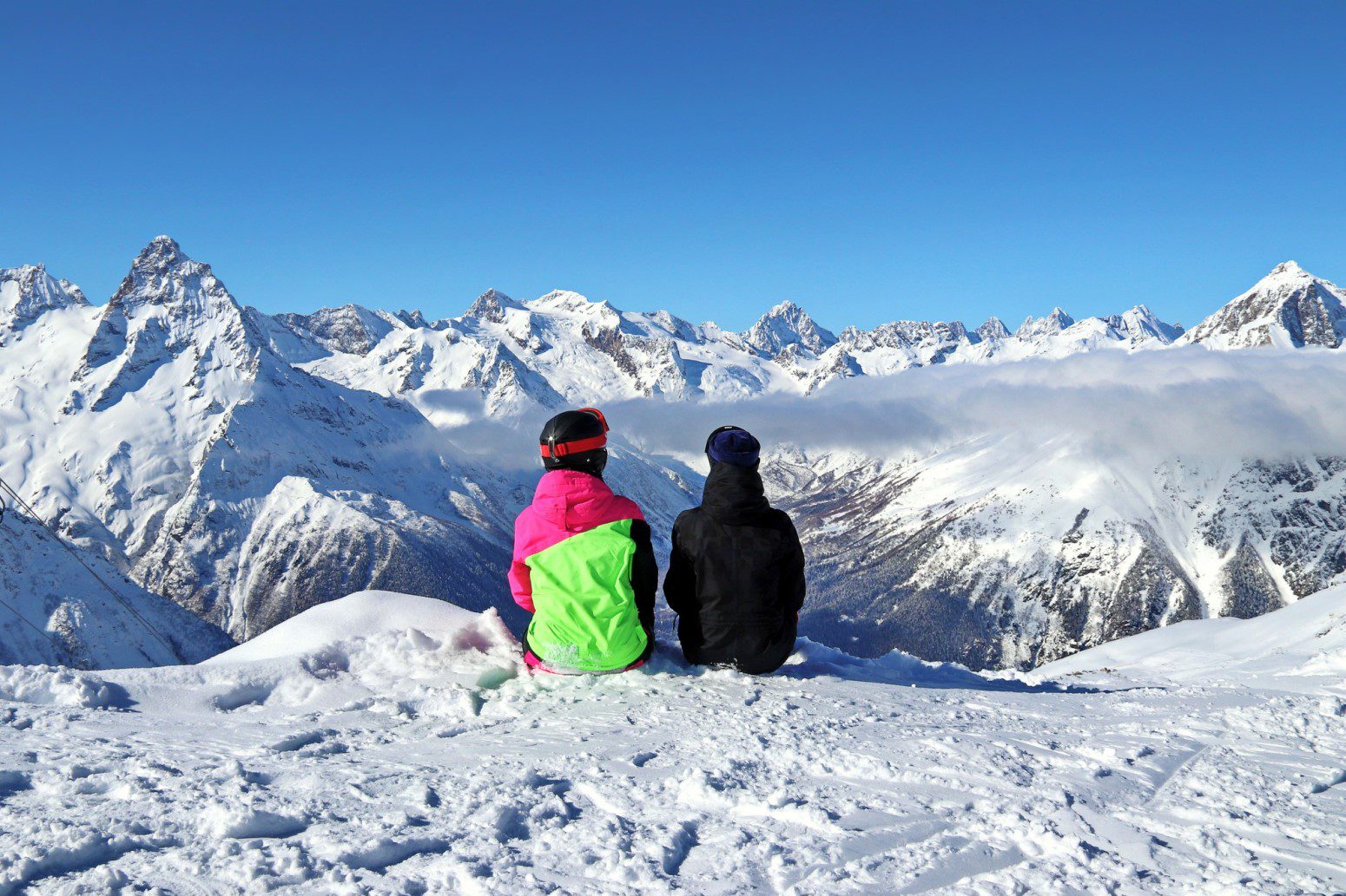 Razones para realizar un viaje en familia a la nieve